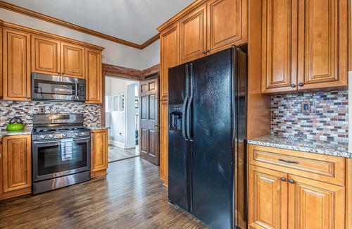 West End Apartment | Walk to Breweries | Park Offstreet