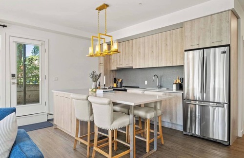 Whyte ave Condo | Walk to cafes, Safeway, and trails from this stylish Whyte Ave groundfloor suite