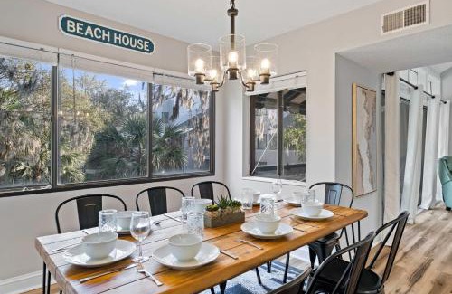 Hilton Head Island Apartment | Walk to Coligny Beach Park Coastal Oasis with Pool