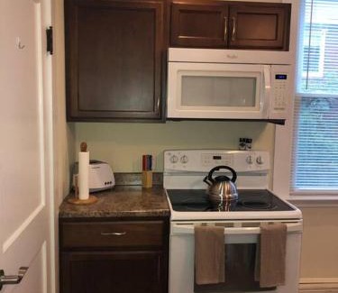 Salem Apartment | Walk to Downtown Salem