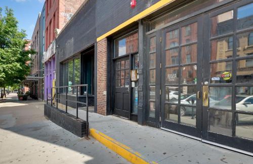 Old Market Apartment | Walk to Eats, Galleries and Shops Dtwn Omaha Condo