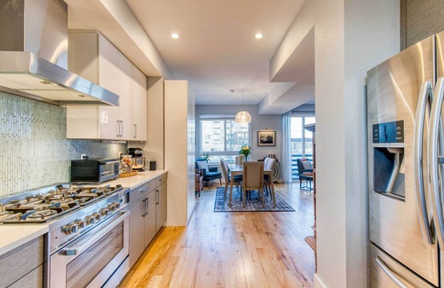 West Colfax House | Walk to Empower Field: Townhome w/Hot Tub!