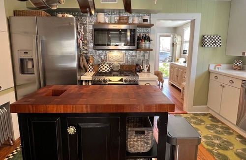 Annapolis Cottage | Walk to everything! Downtown Historic Annapolis “Arts District”