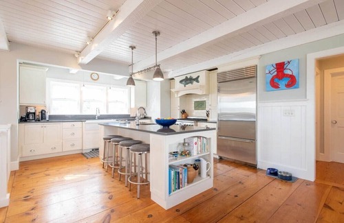 Brant Point House | Walk to ferry, town and beaches!