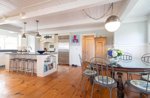 Brant Point House | Walk to ferry, town and beaches!