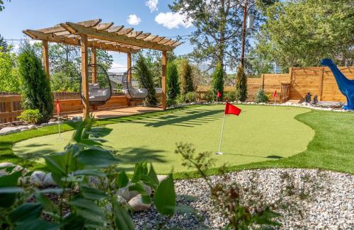 Castlewood House | Walk To Fiddlers Grn, Hot Tub, Mini Golf, Theater