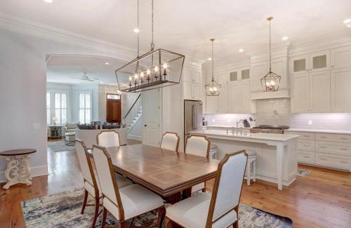Historic Downtown Savannah House | Walk to Forsyth