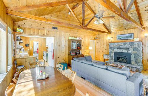 Prattville House | Walk to Lake Almanor Prattville Cabin with 2 Decks!