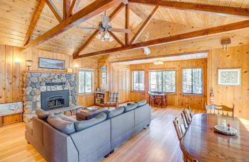 Prattville House | Walk to Lake Almanor Prattville Cabin with 2 Decks!