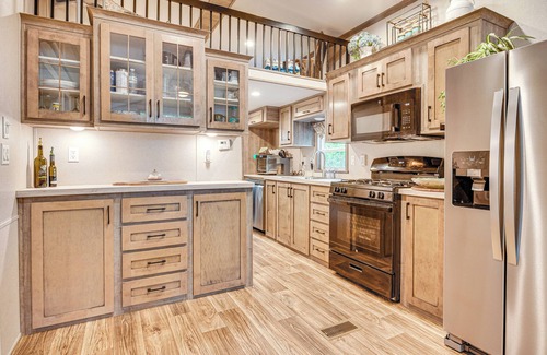 Lochmere Cabin | Walk to Lake Beaches: Cabin w/Patio in Belmont!