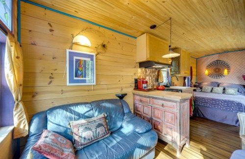 Lakeway Apartment | Walk to Lake Travis Austin Tiny Home with Hot Tub!