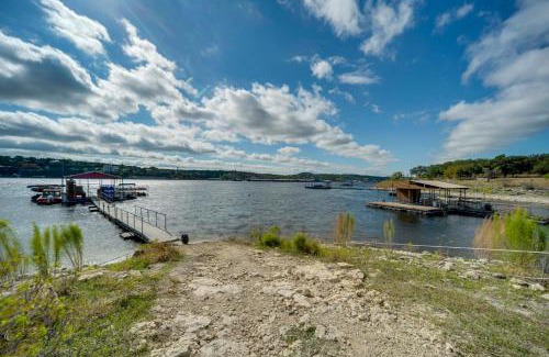 Lakeway Apartment | Walk to Lake Travis Austin Tiny Home with Hot Tub!