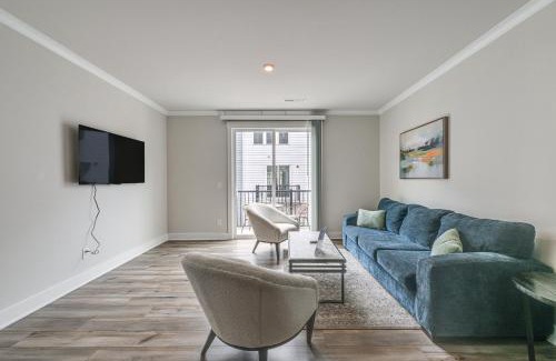 Charlotte House | Walk to Music Factory Townhome with Rooftop Deck!