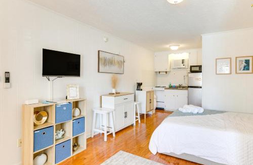 Cherry Grove Beach Apartment | Walk to North Myrtle Beach Studio with Pool Access!