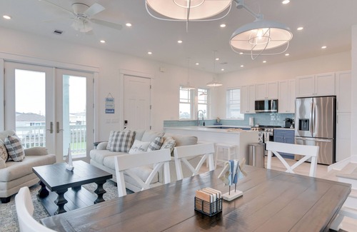 Surfside Beach House | Walk to Ocean: Home w/Deck in Surfside Beach!