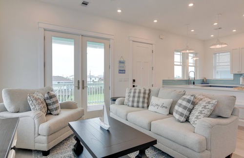 Surfside Beach House | Walk to Ocean: Home w/Deck in Surfside Beach!