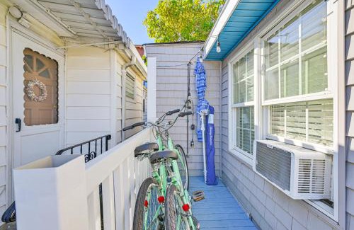 Long Beach House | Walk to Ocean Pet-Friendly Home in Long Beach!