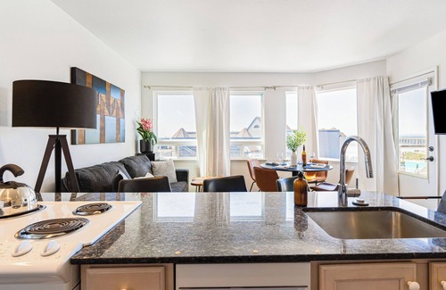 Cayucos House | Walk to Pier + Beach | Stylish 2BR w/Ocean View | Shared Bar, Firepit, Lounge