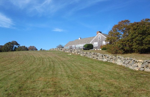 Chilmark House | Walk to private beach from beautiful Abels Hill house