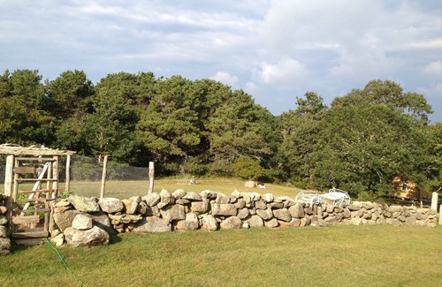 Chilmark House | Walk to private beach from beautiful Abels Hill house