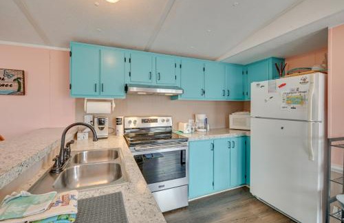 Garden City House | Walk to Shore Myrtle Beach House with Private Deck!