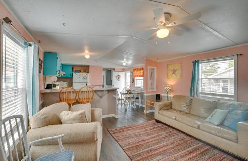 Garden City House | Walk to Shore Myrtle Beach House with Private Deck!