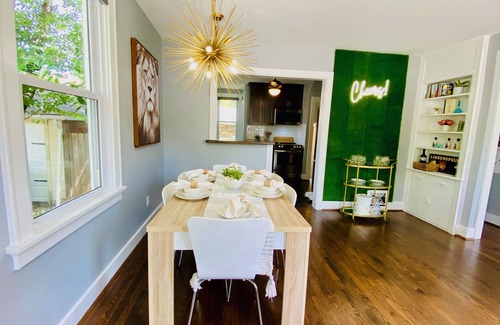 St. Charles House | Walk to St Charles Main St. Shops, Eateries & Bars!