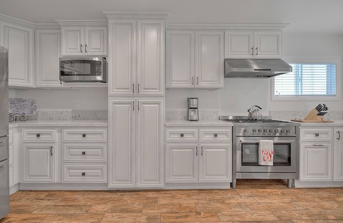 Peninsula House | Walk to the Beach! Coastal home with 2 car garage