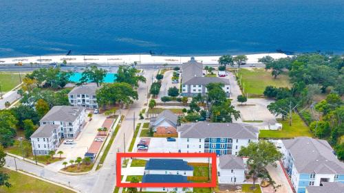 Biloxi House | Walk to the beach Comes with two bikes