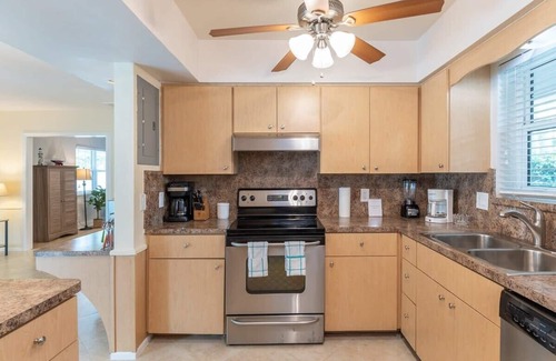 Santa Barbara Estates House | Walk To The Beach In Our Home W/Spa & Billiards!