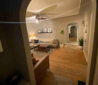 South Central House | Walk to the beaches and the restaurants downtown!