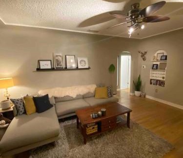 South Central House | Walk to the beaches and the restaurants downtown!