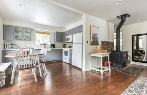 Shaver Lake Cabin | Walk to the Lake: East Village Cabin