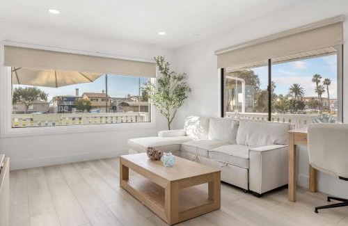 Huntington Beach House | Walk to the Sand Ocean Views Balcony Parking Sunset Surf