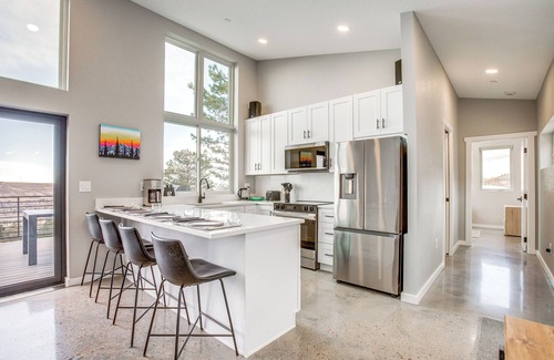 Golden House | Walk to Trail: 'Lookout Landing' Newly Built Home!