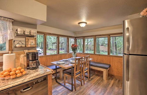 Mount Hood Village Cottage | Walk to Zigzag River: ‘The Sundance’ Cottage