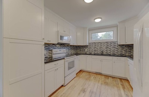 Columbia House | Walk WECO on State - Eats, Drinks, Shops & Rec