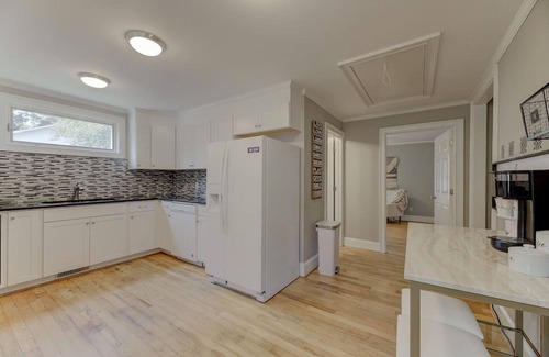 Columbia House | Walk WECO on State - Eats, Drinks, Shops & Rec