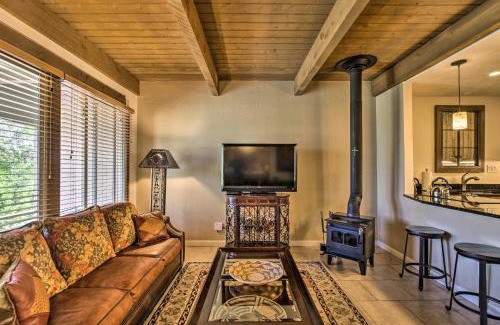 Northeast Santa Fe Apartment | Walkable Adobe-Style Abode with Community Amenities!