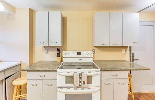 South Side Slopes Apartment | Walkable Studio in the Heart of Pittsburgh!