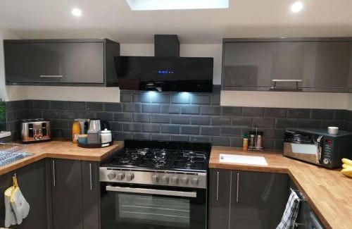 Maesteg House | Walkers rest (Afan Valley) sleeps 5