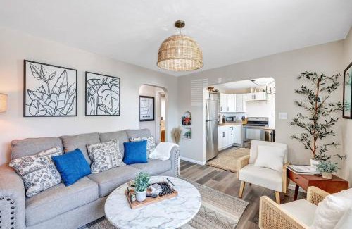 Algoma Apartment | Walking Distance To Everything- Newly Renovated!