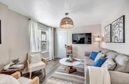 Algoma Apartment | Walking Distance To Everything- Newly Renovated!