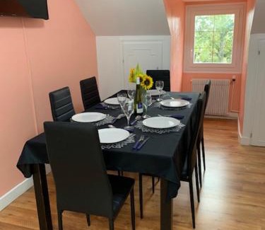 Mauzens-et-Miremont Apartment | Walnut and Chestnut Gites