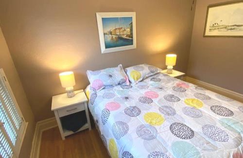 Downtown Niagara Falls House | WALNUT Beautiful 3 bedrooms house 1 mile from the falls!