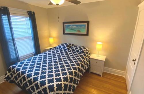 Downtown Niagara Falls House | WALNUT Beautiful 3 bedrooms house 1 mile from the falls!