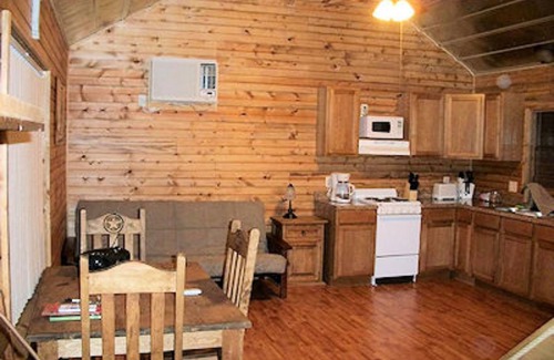 Fredericksburg Cabin | Walnut Canyon Cabins