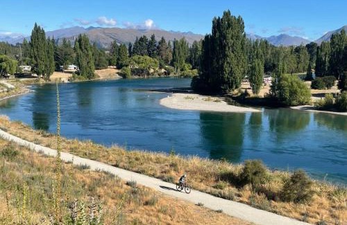 Albert Town Apartment | Wanaka Riverside Townhouse Retreat