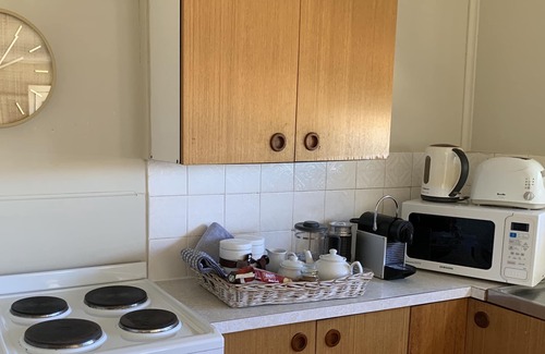 O'connell Cottage | Warego Cottage, O'Connell - Escape to the Country, enjoy our quiet rural setting