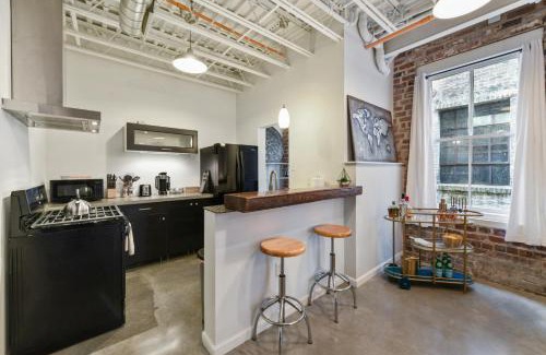 Arts/Warehouse District Apartment | Warehouse District Intimate One Bedroom